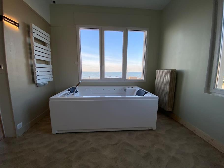Spa Privatif Face Mer Riva Romantic & Spa Ouistreham Exterior photo